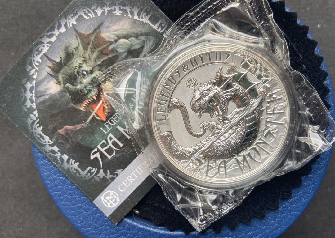 【币观天下】第102期钱币拍卖 【所罗门群岛】所罗门2017年5元，2盎司 加厚 双面凹弧曲面 高浮雕 反向精制 神话传奇系列-“海妖”(海怪)艺术精制银币