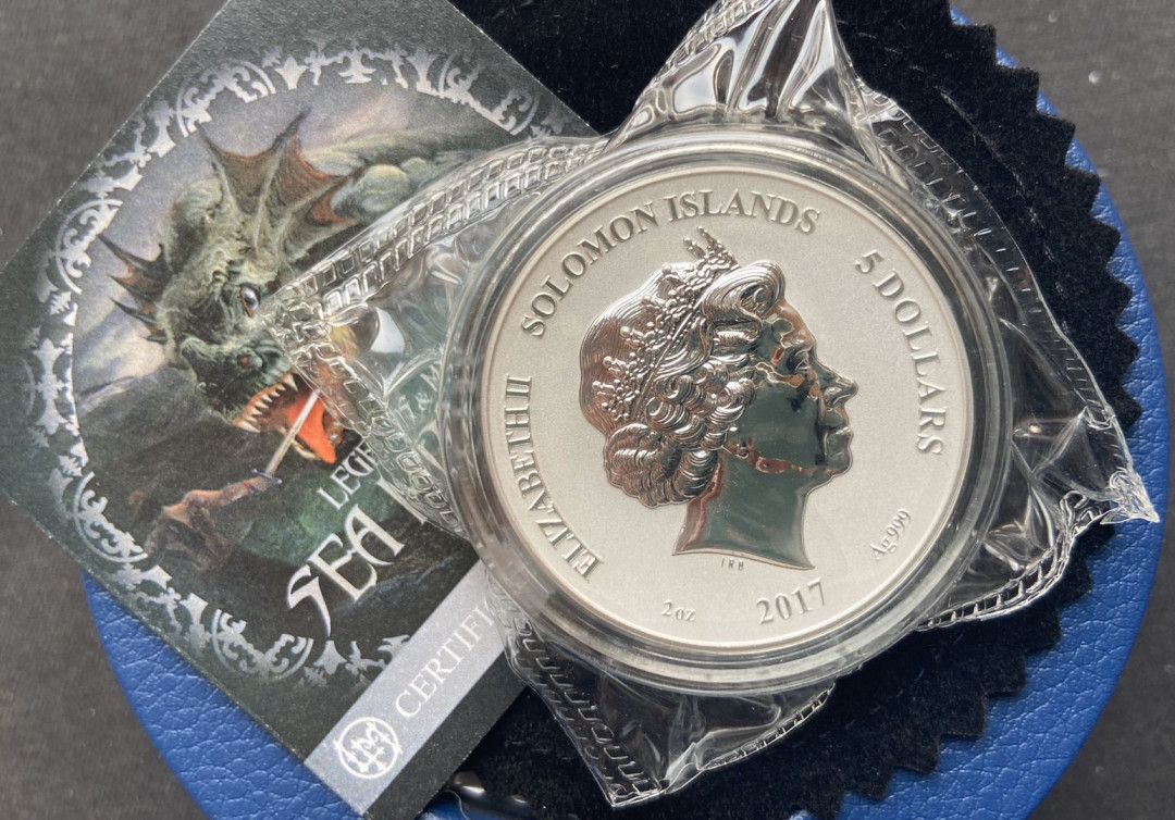 【币观天下】第102期钱币拍卖 【所罗门群岛】所罗门2017年5元，2盎司 加厚 双面凹弧曲面 高浮雕 反向精制 神话传奇系列-“海妖”(海怪)艺术精制银币