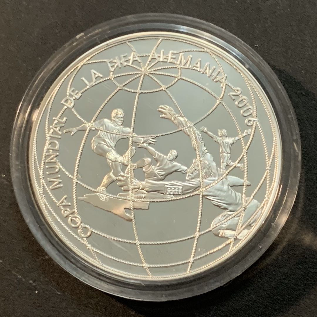 紫瑗钱币—微拍第43期  秘鲁 2004年 德国世界杯 1新索尔 27克 0.925银 精制