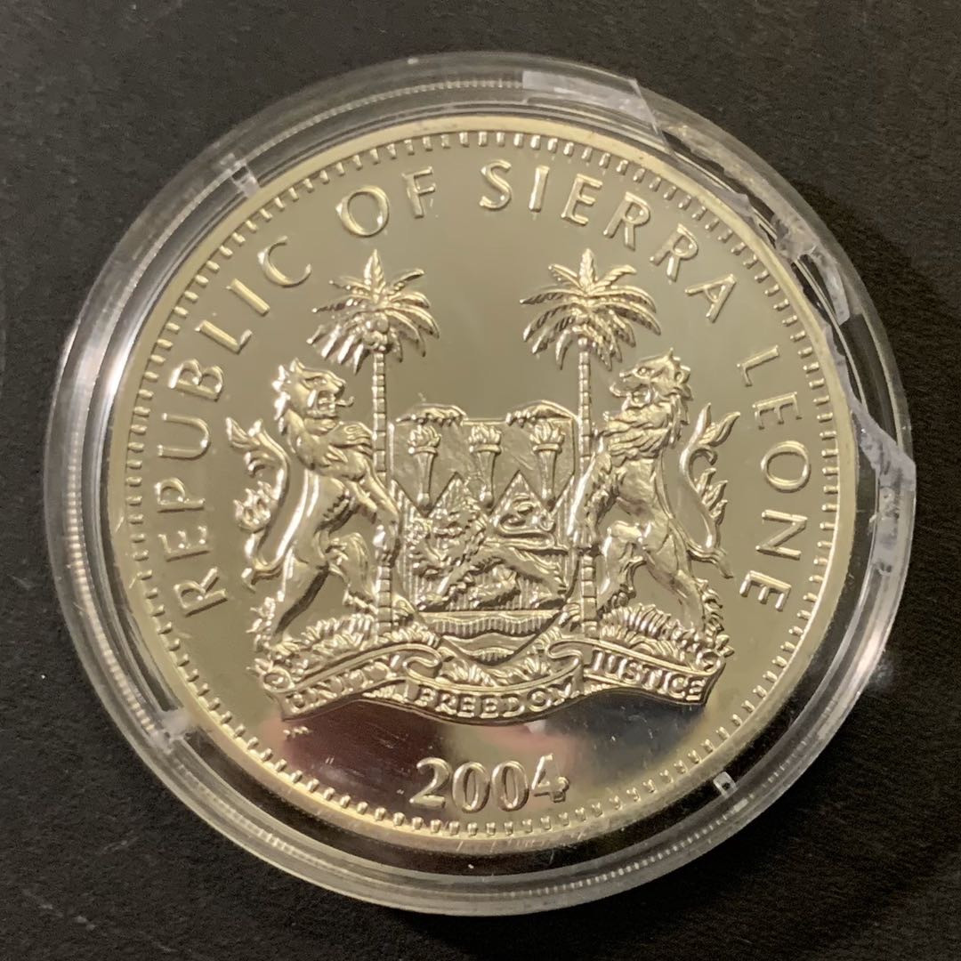 紫瑗钱币—微拍第43期  塞拉利昂 2004年 德国世界杯 带球 10元 28.28克 0.925银 精制