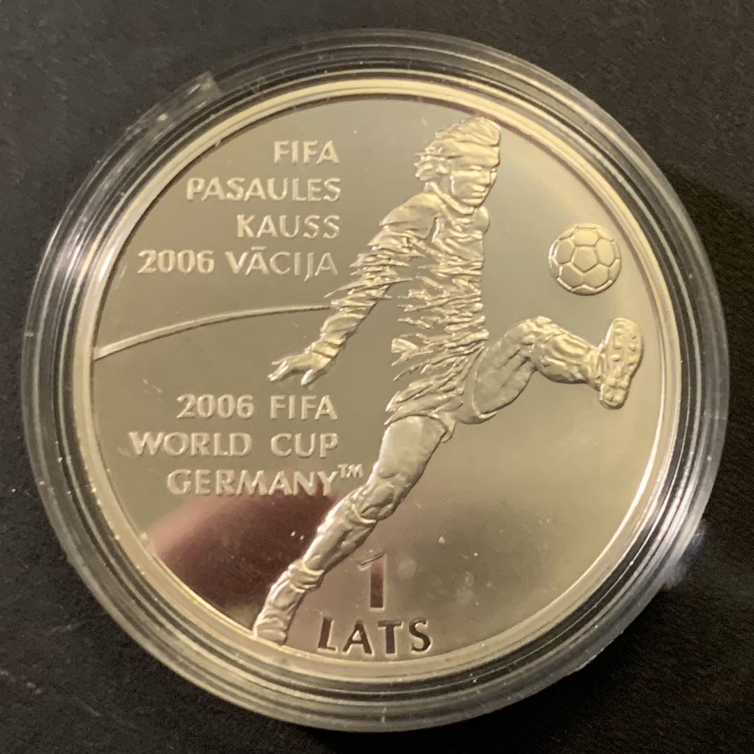 紫瑗钱币—微拍第43期  拉脱维亚 2004年 德国世界杯 1拉特 31.47克 0.925银 精制