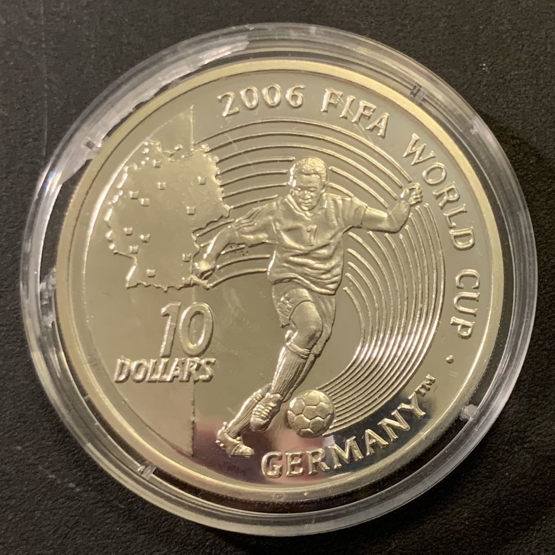紫瑗钱币—微拍第43期  塞拉利昂 2004年 德国世界杯 带球 10元 28.28克 0.925银 精制