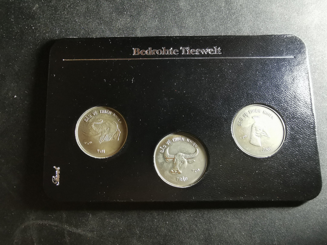 【鲸贝乐淘】千字文·第“男效才良”号拍卖 【越南🇻🇳】1986年铜镍合金动物币，三枚一套，发行量5000，有氧化品相如图，稀少品种