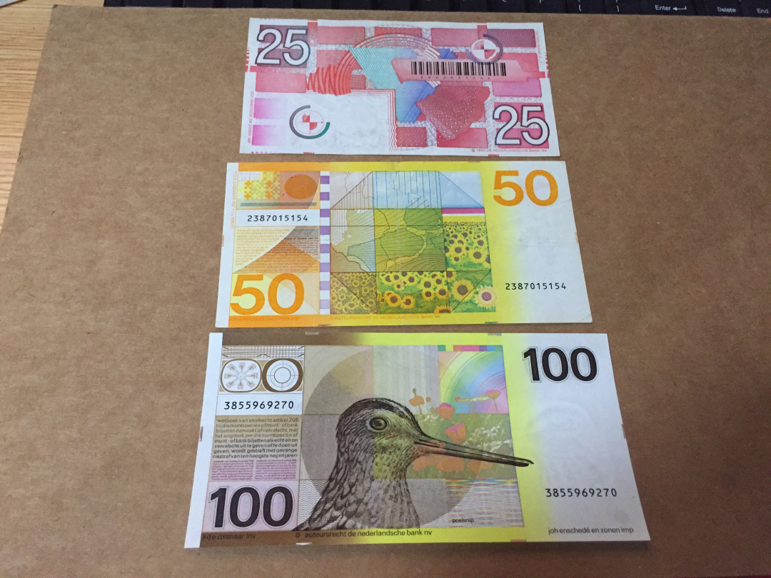 【收藏联盟】第130期拍卖——伊比利亚斗牛士（共55拍） 【一组3张】荷兰水鸟100盾、向日葵50盾、 齿轮“郁金香”25盾 品相如图  （汇率87欧元左右）