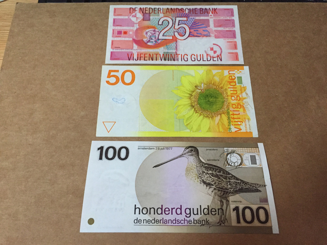 【收藏联盟】第130期拍卖——伊比利亚斗牛士（共55拍） 【一组3张】荷兰水鸟100盾、向日葵50盾、 齿轮“郁金香”25盾 品相如图  （汇率87欧元左右）