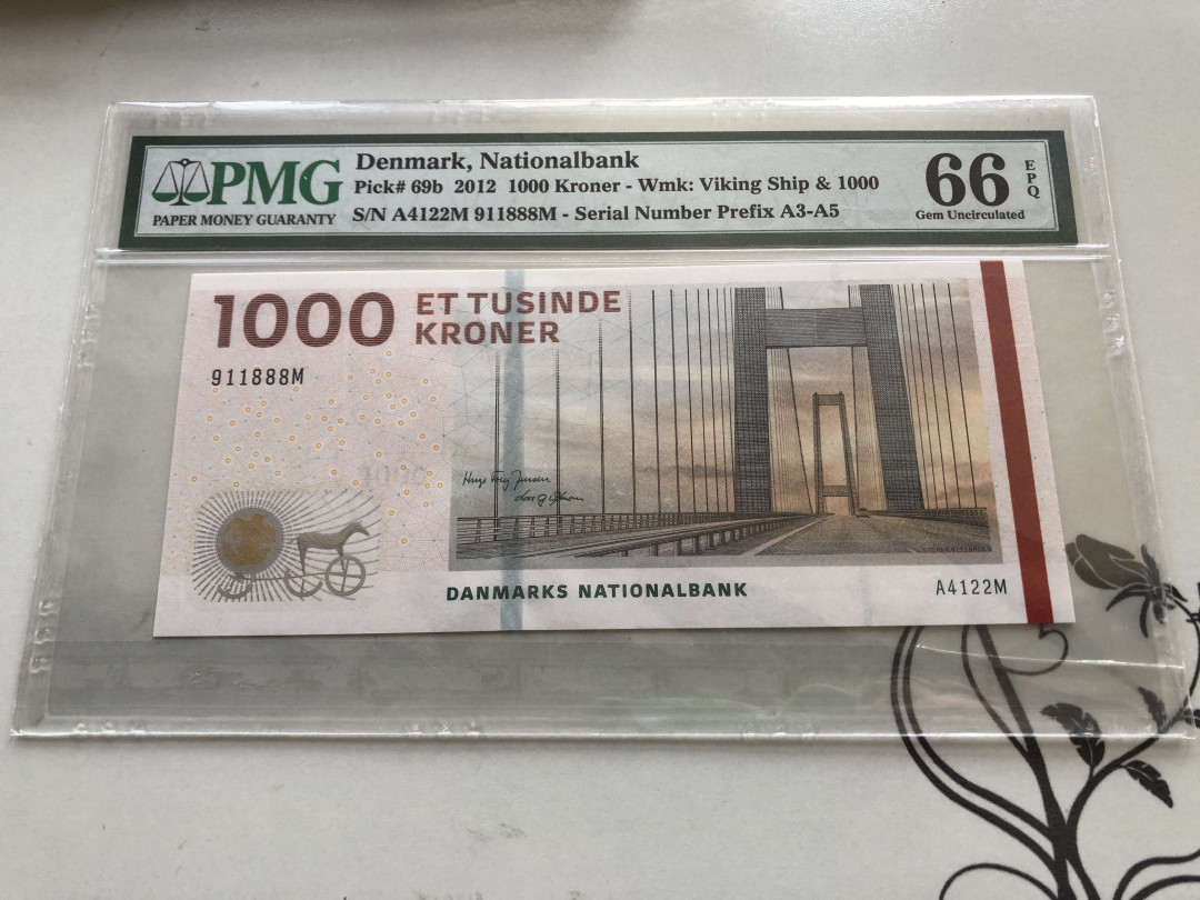 【收藏联盟】第130期拍卖——伊比利亚斗牛士（共55拍） 【888豹子号】丹麦 2012年 1000克朗 PMG66EPQ 