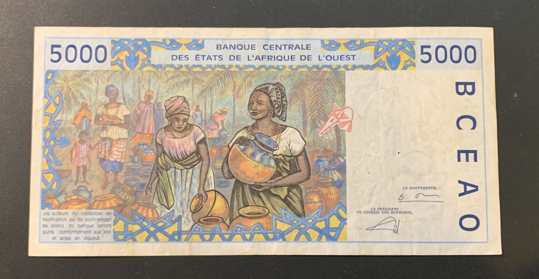 紫瑗钱币—微拍第44期—纸币场 西非金融共和体 2002年 几内亚比绍 5000法郎 少见 流通品