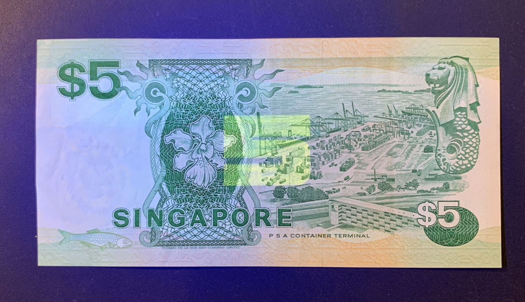 紫瑗钱币—微拍第44期—纸币场 新加坡 1997年 船版 5元 近未流通 有一软折