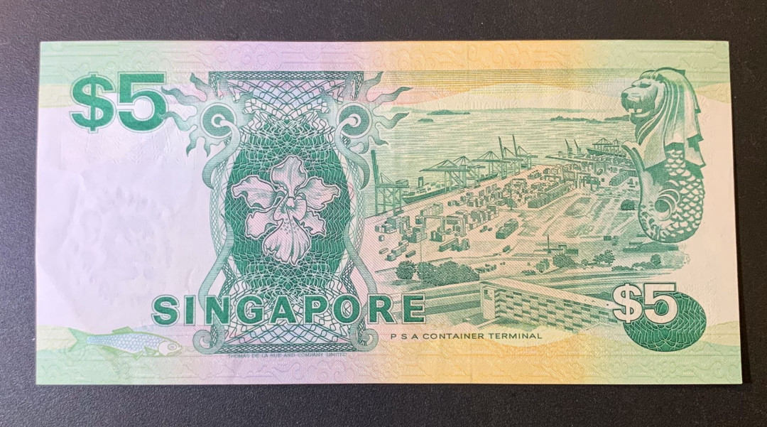 紫瑗钱币—微拍第44期—纸币场 新加坡 1997年 船版 5元 近未流通 有一软折