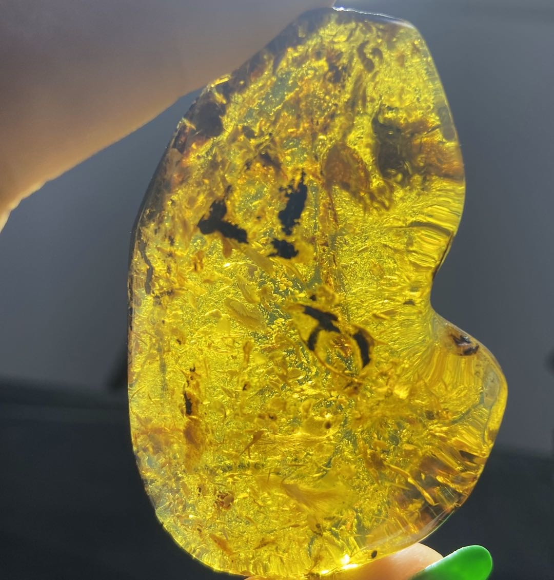 多米尼加蓝珀拍卖 多米尼加蓝珀随形