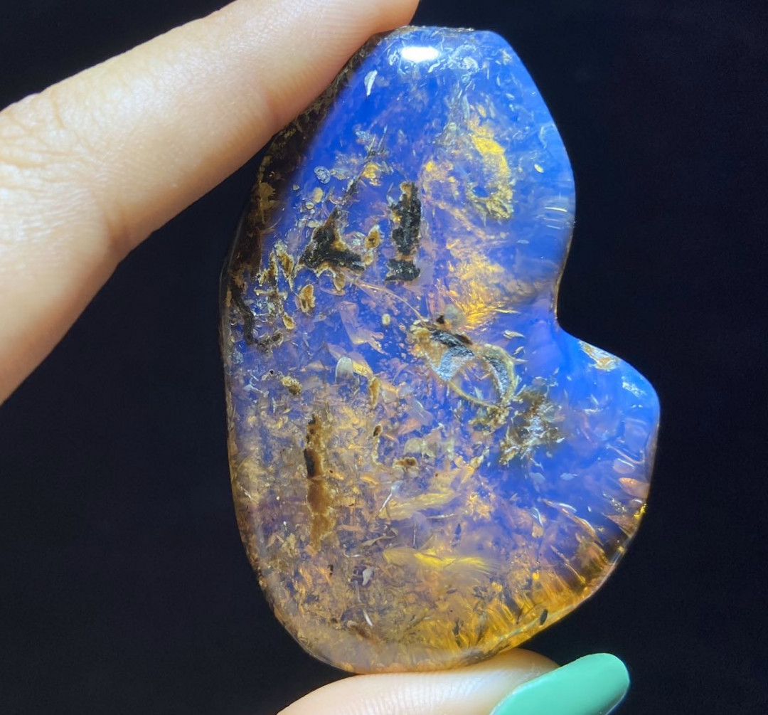 多米尼加蓝珀拍卖 多米尼加蓝珀随形