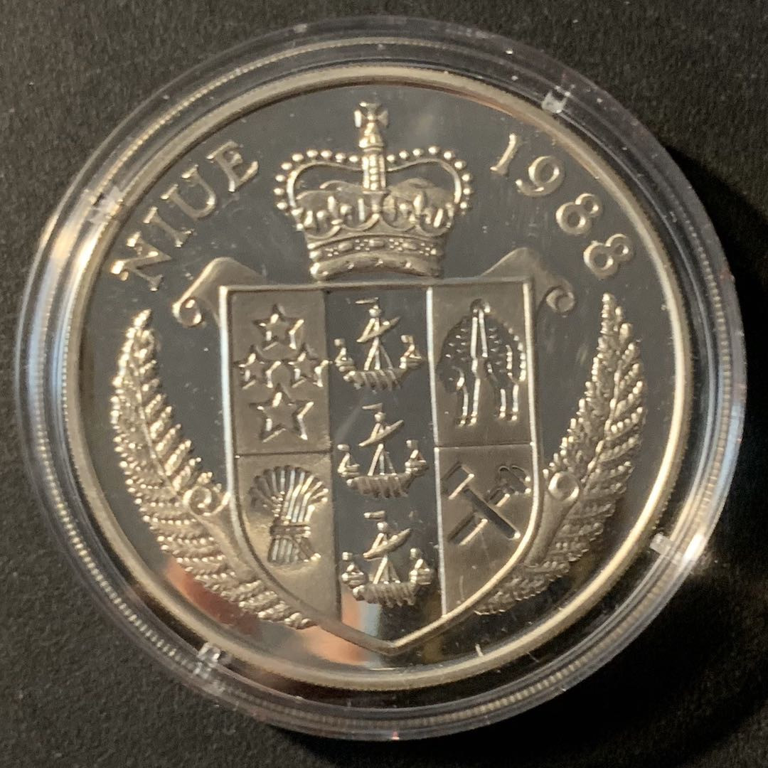 紫瑗钱币—微拍第46期  纽埃 1988年 德国欧洲杯 贝克汉姆 50元 28.28克 0.925银 精制