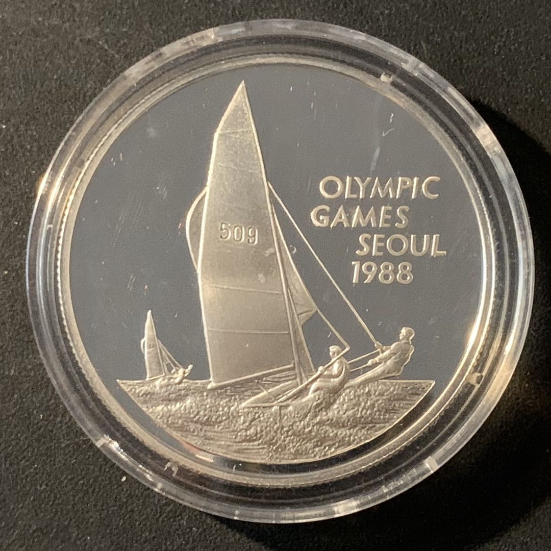 紫瑗钱币—微拍第46期  开曼群岛 1988年 汉城奥运会 帆船 508号 5元  28.28克 0.925银 精制