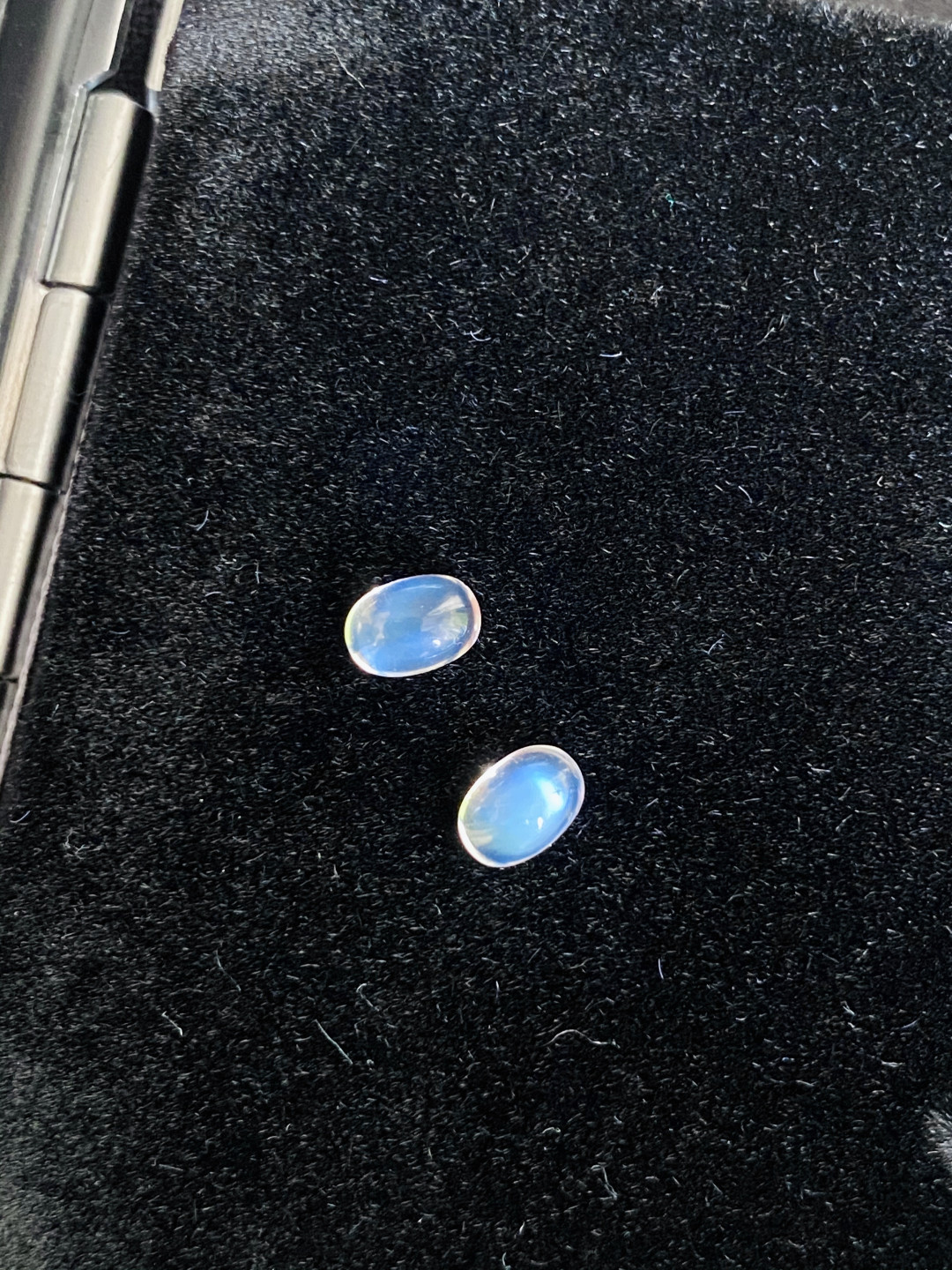 【4月4日 多种裸石、银饰】HH GEMS 4月综合拍卖特辑 MOON STONE 女神月光宝石 一对 1.04克拉 带蓝光  裸石 无证书