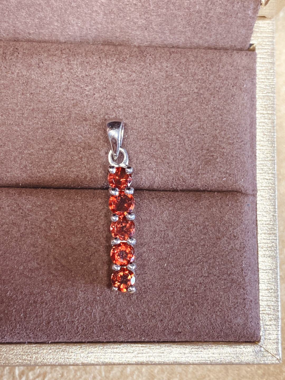 【4月4日 多种裸石、银饰】HH GEMS 4月综合拍卖特辑 925银 斯里兰卡制作 红石榴石一字吊坠 3厘米