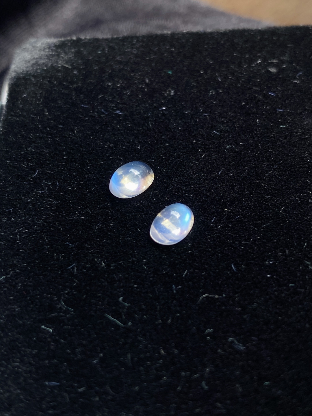 【4月4日 多种裸石、银饰】HH GEMS 4月综合拍卖特辑 MOON STONE 女神月光宝石 一对 1.04克拉 带蓝光  裸石 无证书