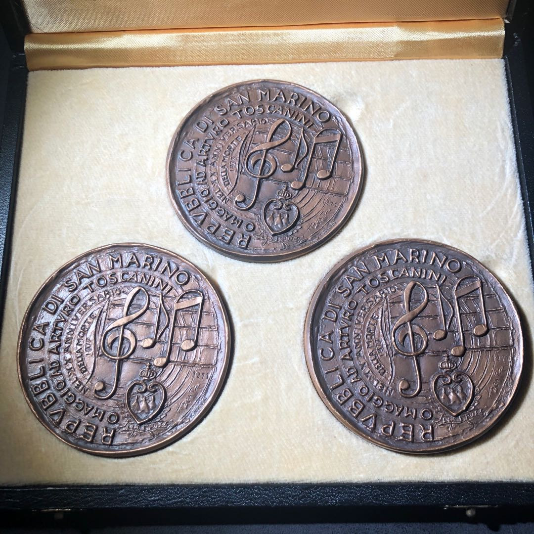 法国麦朵尔艺术名家32 三位音乐家