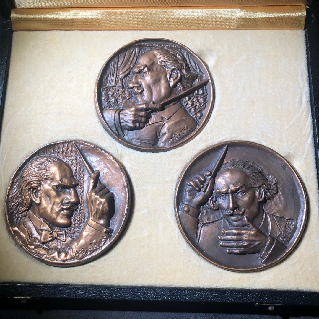 法国麦朵尔艺术名家32 三位音乐家