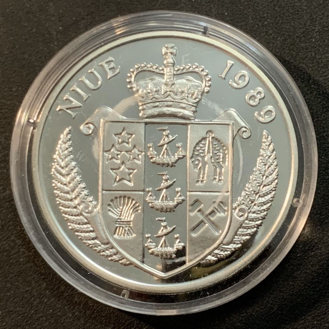 紫瑗钱币—微拍第47期  纽埃 1989年 巴塞罗那奥运会 划船 50元 28.28克 0.925银 精制