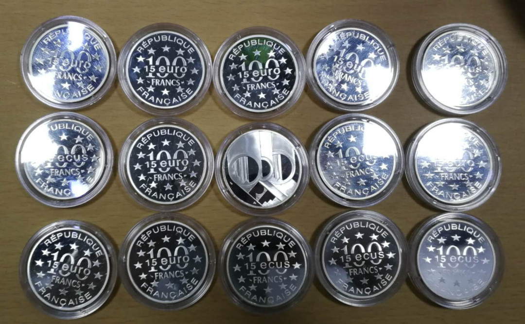 北京马甸外币专卖拍卖第二期。陆续上新敬请关注！ 法国著名建筑系列大全套15枚/套精制银币，重：22.2克，0.9银