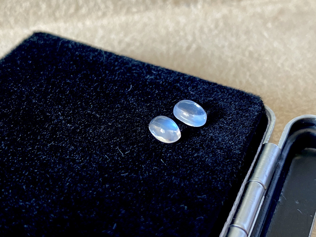 【4月11日 多种裸石、银饰】HH GEMS 4月综合拍卖特辑 MOON STONE 女神月光宝石 一对 1.09克拉 带蓝光 裸石 无证书