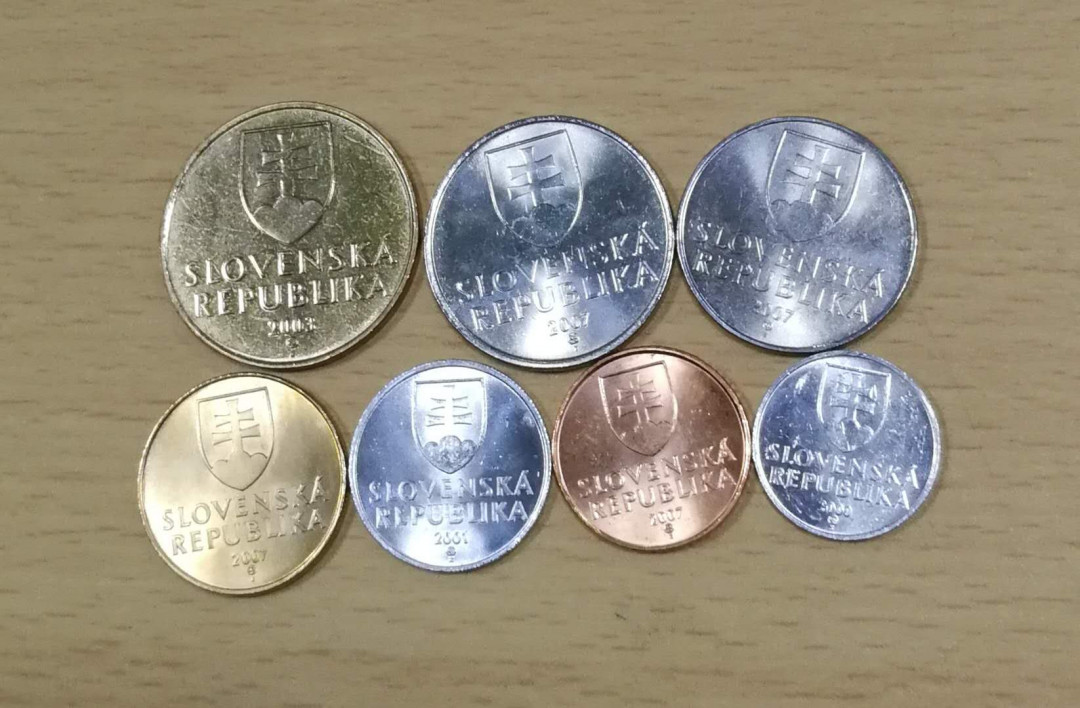 北京马甸外币专卖拍卖第三期，非贵金属硬币专场，陆续上新欢迎关注 斯洛文尼亚7枚/套，品相如图