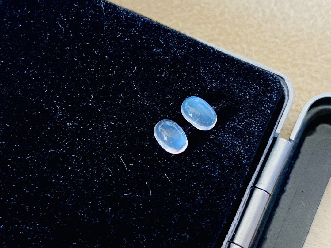 【4月11日 多种裸石、银饰】HH GEMS 4月综合拍卖特辑 MOON STONE 女神月光宝石 一对 1.09克拉 带蓝光 裸石 无证书