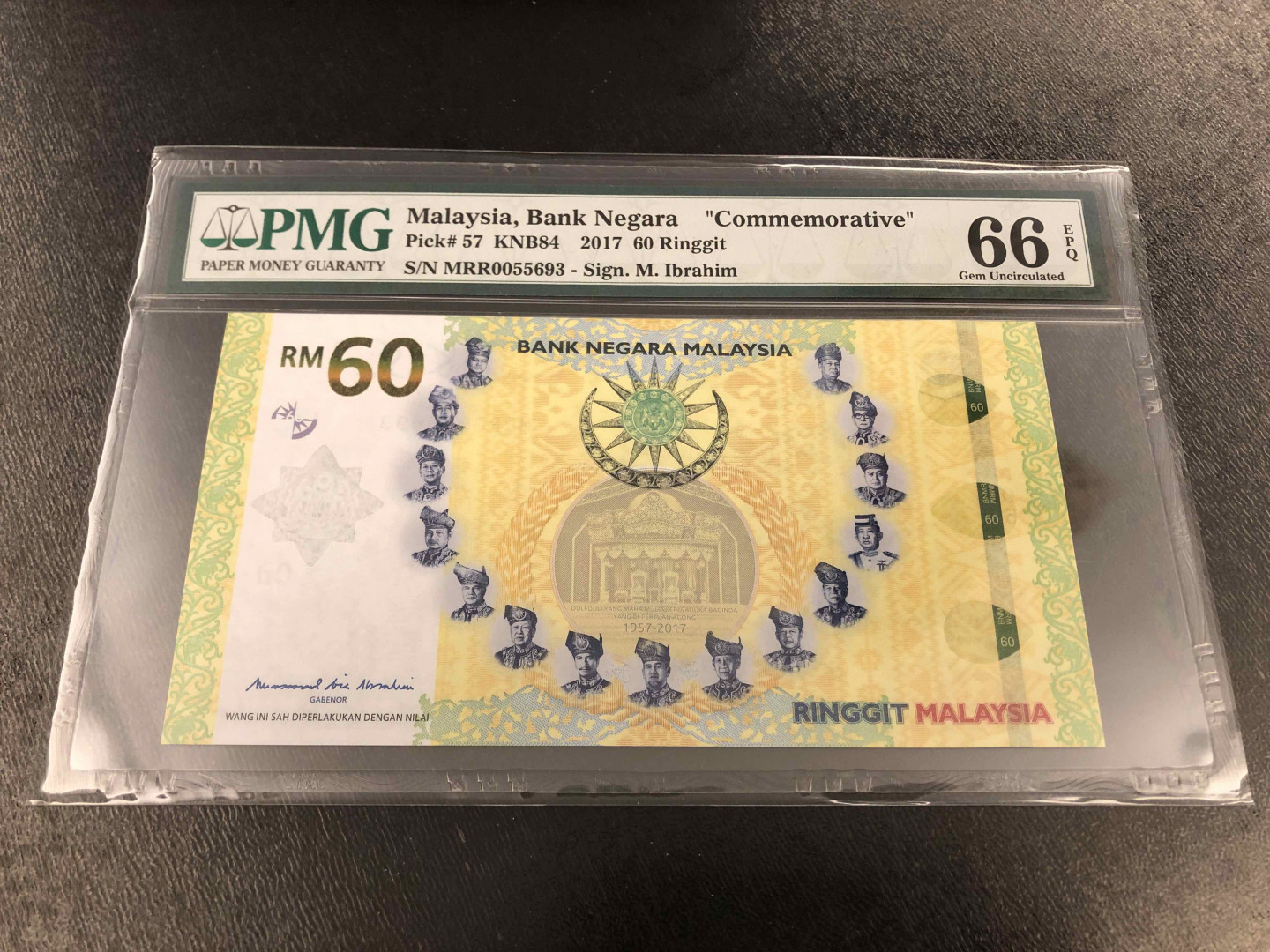 【收藏联盟】第132期拍卖——致敬女王（共60拍） 【一组2张连号】马来西亚2017年60林吉特 纪念钞PMG66EPQ  