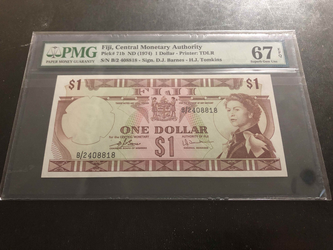 【收藏联盟】第132期拍卖——致敬女王（共60拍） 斐济 1974年 1元 p71b PMG67EPQ 超高分 戎装女王 8818靓号
