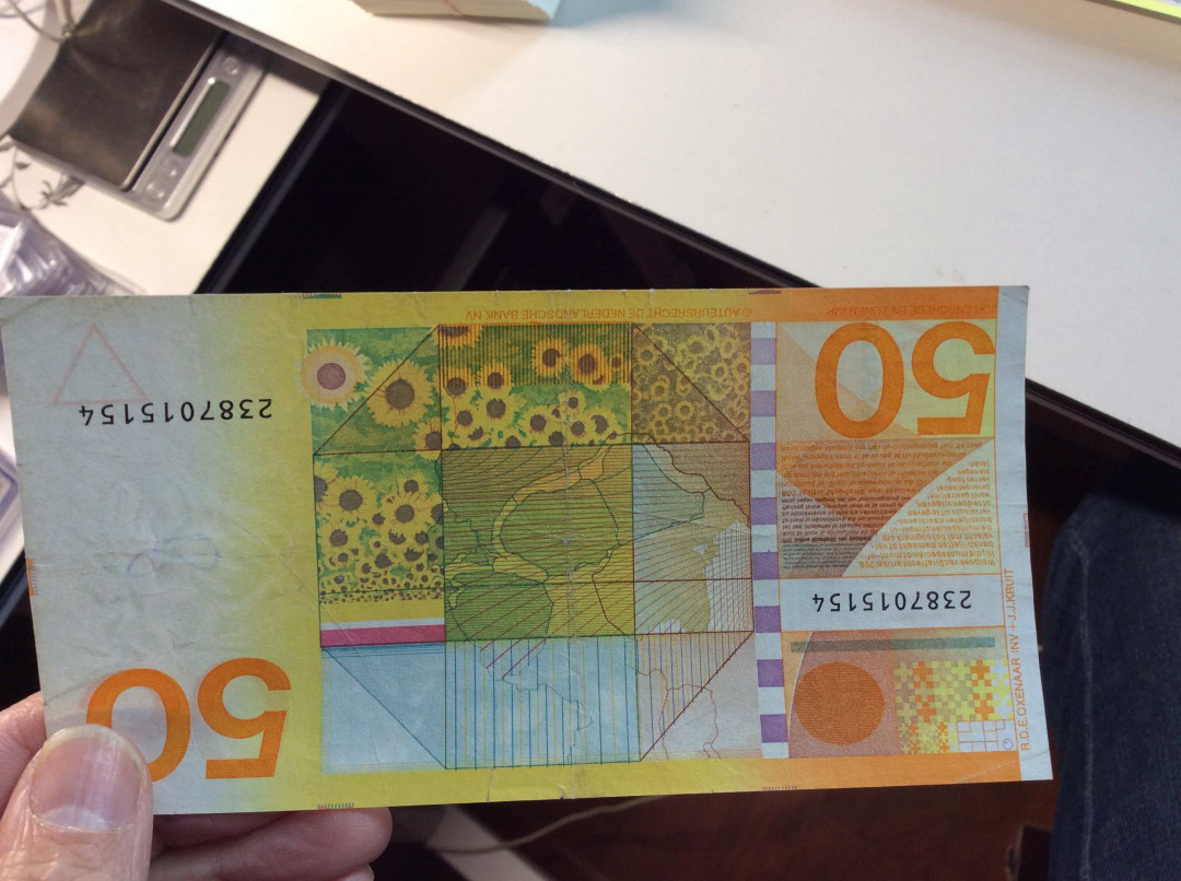 【收藏联盟】第132期拍卖——致敬女王（共60拍） 【一组3张】荷兰水鸟100盾、向日葵50盾、 齿轮“郁金香”25盾 品相如图 （汇率87欧元左右）