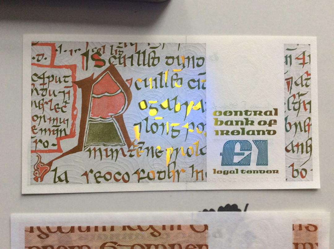 【收藏联盟】第132期拍卖——致敬女王（共60拍） 【一组3张】爱尔兰 1976-92年 1镑 UNC、5镑&10镑 品相如图