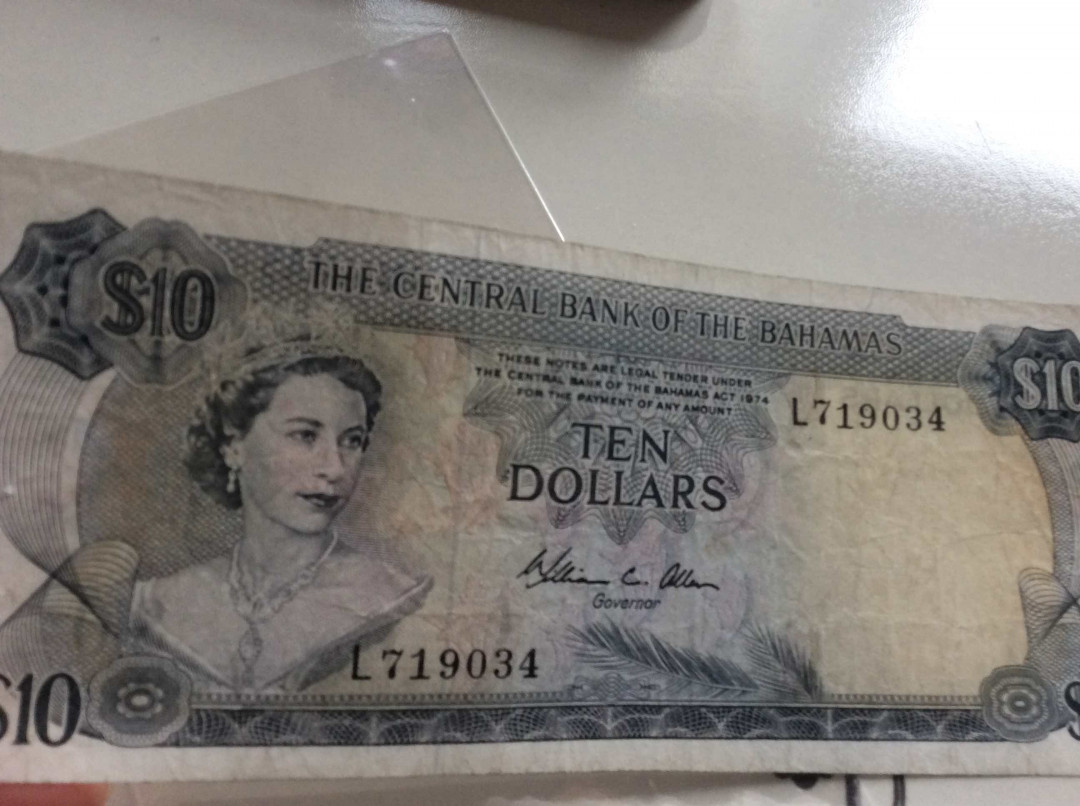 【收藏联盟】第132期拍卖——致敬女王（共60拍） 巴哈马 1974年 10元 彩背 火烈鸟 品相如图 女王 