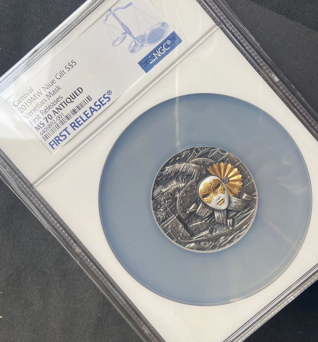 【币观天下】第104期钱币拍卖 【纽埃】高浮雕面具系列第一枚-威尼斯面具