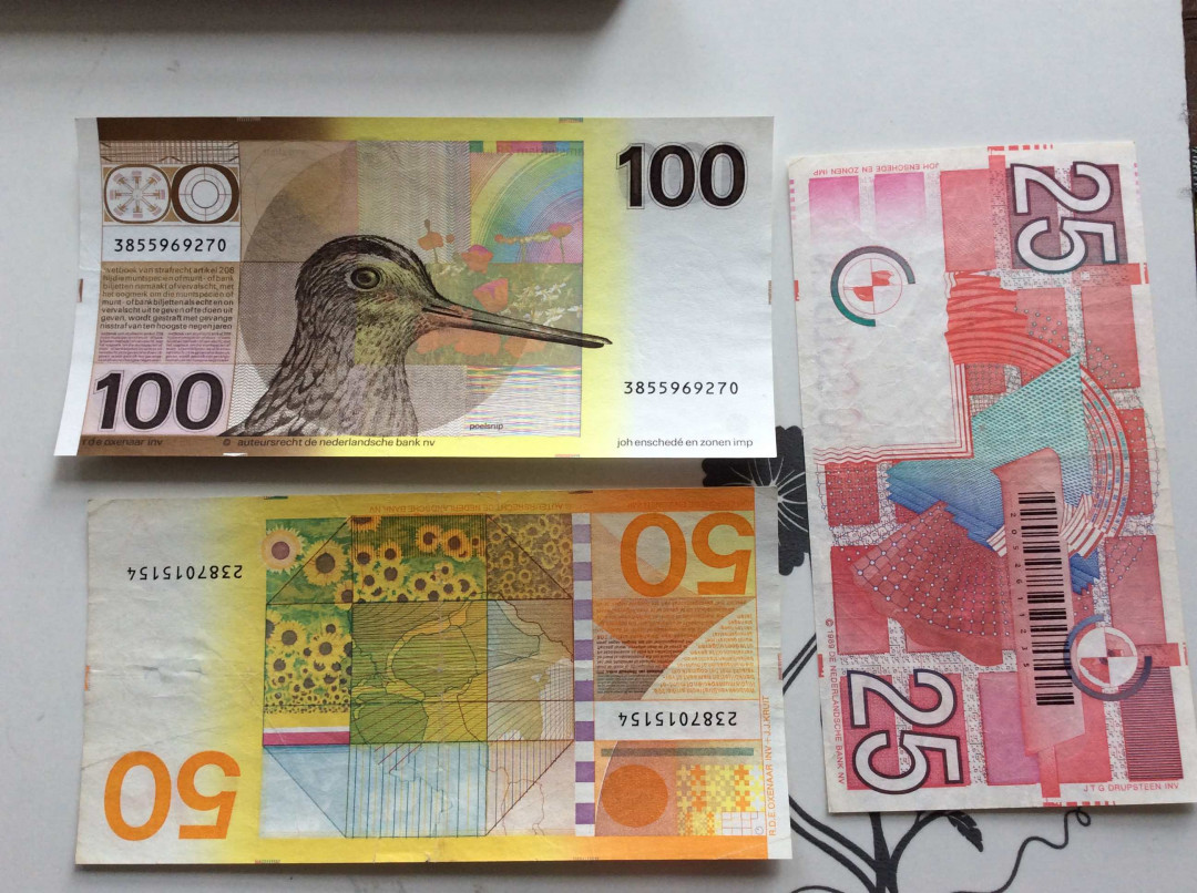 【收藏联盟】第132期拍卖——致敬女王（共60拍） 【一组3张】荷兰水鸟100盾、向日葵50盾、 齿轮“郁金香”25盾 品相如图 （汇率87欧元左右）