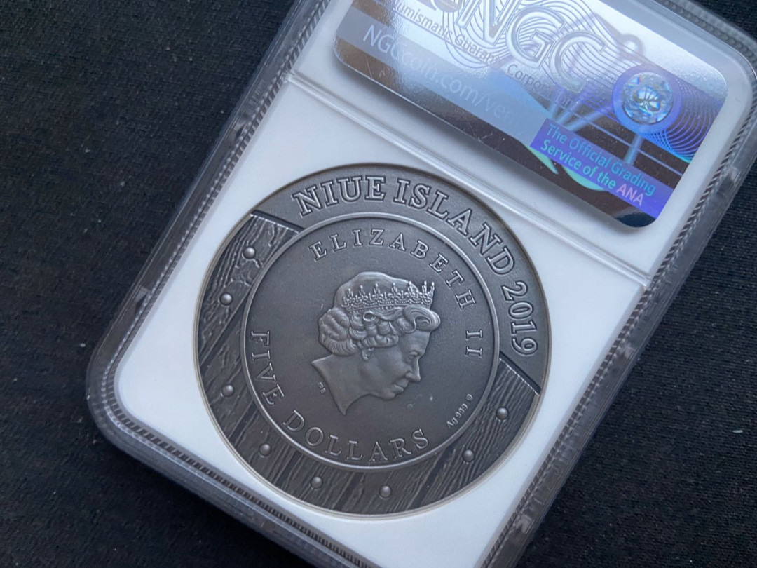 【币观天下】第104期钱币拍卖 【纽埃】纽埃高浮雕系列-亚马逊女战士【蓝标ngc70】