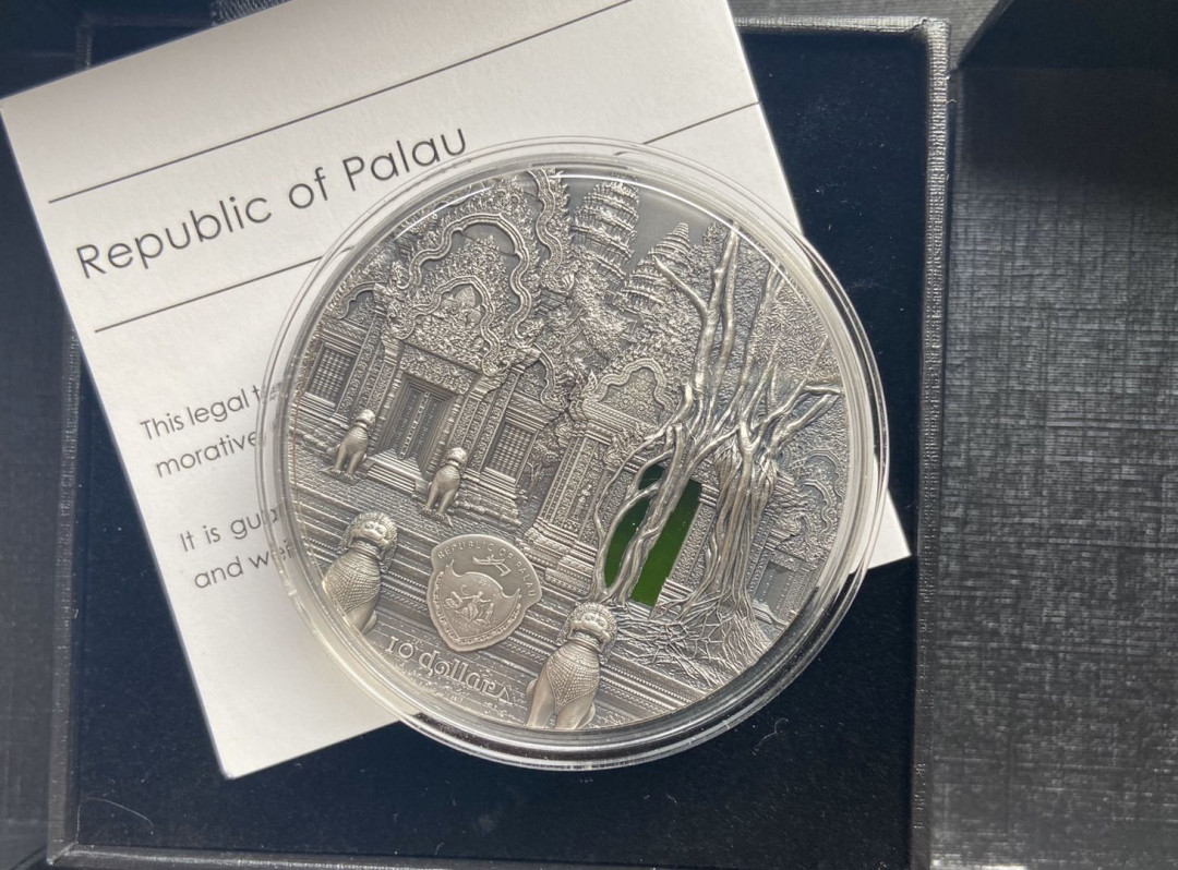 【币观天下】第104期钱币拍卖 【帕劳】帕劳蒂凡尼系列-吴哥窟2oz镶嵌石头银币