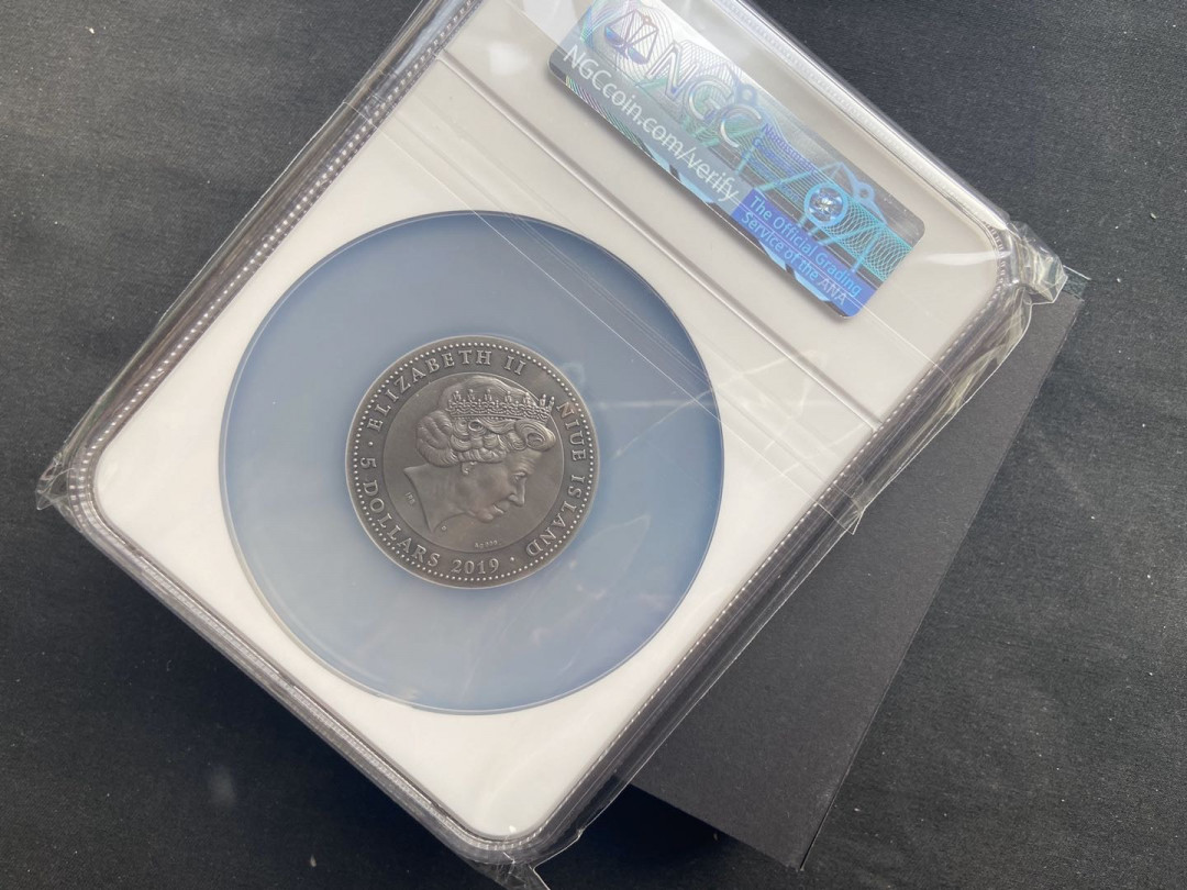 【币观天下】第104期钱币拍卖 【纽埃】高浮雕面具系列第一枚-威尼斯面具