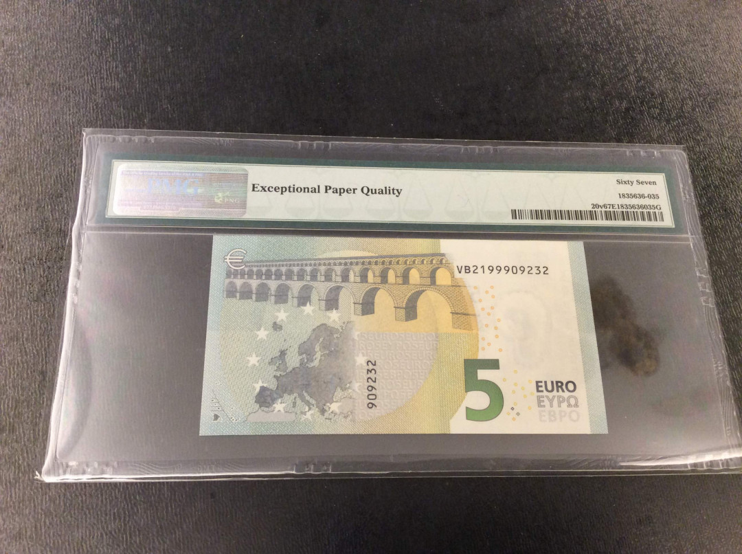 【收藏联盟】第132期拍卖——致敬女王（共60拍） 【一组3张】欧盟 2013年 5欧元 西班牙版 PMG67EPQ