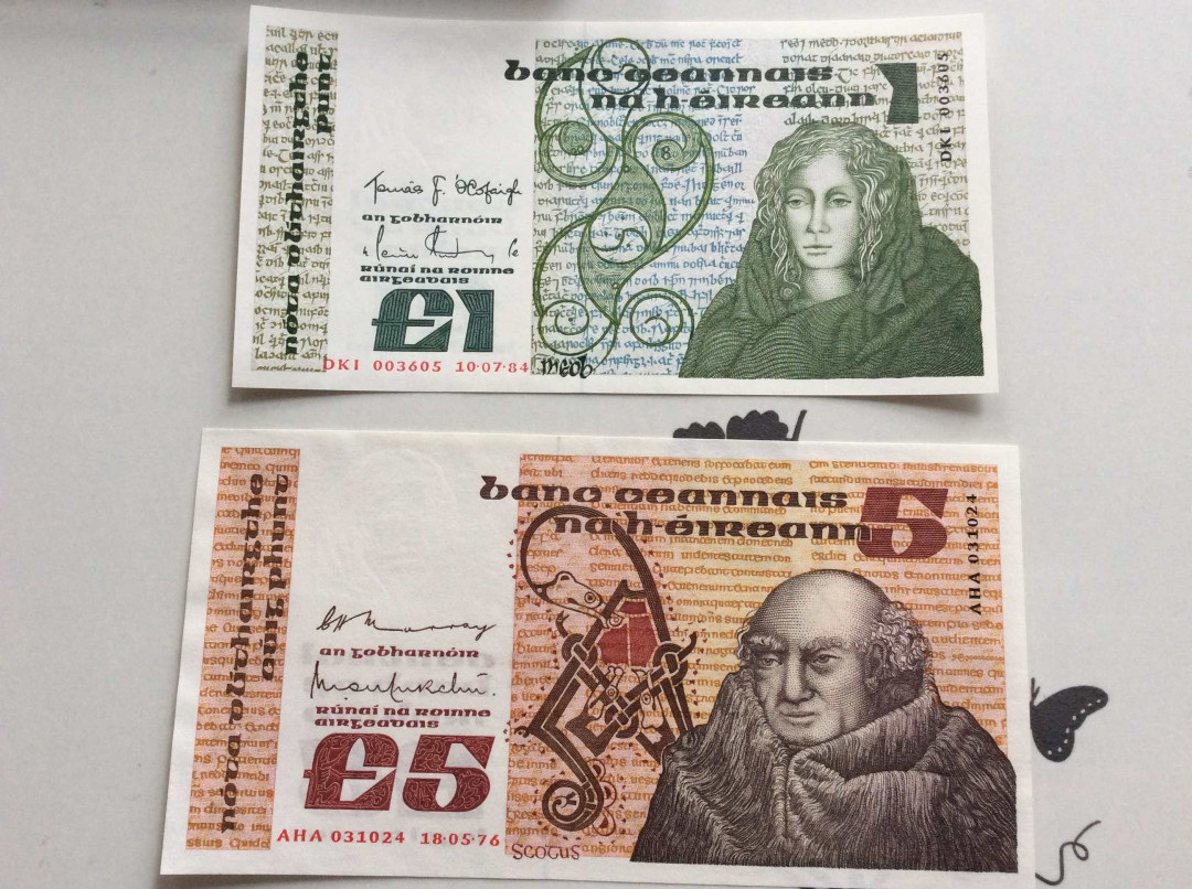 【收藏联盟】第132期拍卖——致敬女王（共60拍） 【一组3张】爱尔兰 1976-92年 1镑 UNC、5镑&10镑 品相如图