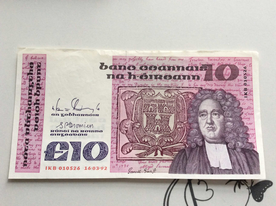 【收藏联盟】第132期拍卖——致敬女王（共60拍） 【一组3张】爱尔兰 1976-92年 1镑 UNC、5镑&10镑 品相如图