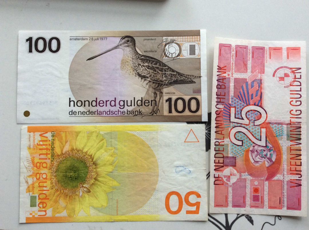 【收藏联盟】第132期拍卖——致敬女王（共60拍） 【一组3张】荷兰水鸟100盾、向日葵50盾、 齿轮“郁金香”25盾 品相如图 （汇率87欧元左右）