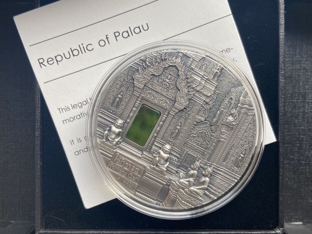 【币观天下】第104期钱币拍卖 【帕劳】帕劳蒂凡尼系列-吴哥窟2oz镶嵌石头银币