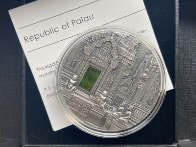 【币观天下】第104期钱币拍卖 - 【帕劳】帕劳蒂凡尼系列-吴哥窟2oz镶嵌石头银币