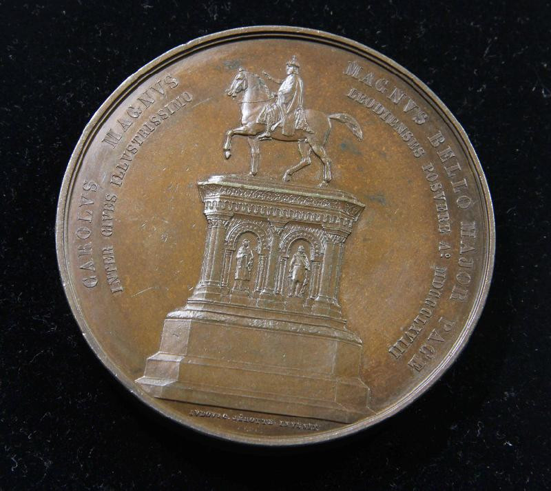 欧洲古典章拍卖（第36场） 1868年查理曼骑马雕像在列日落成  