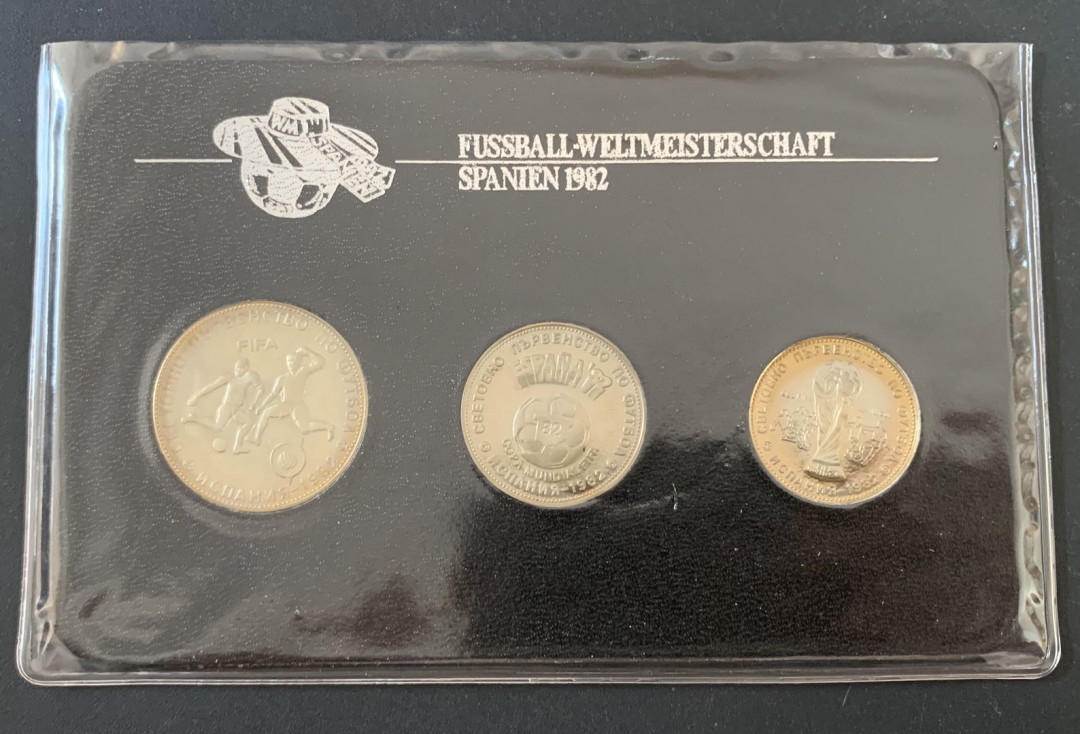 紫瑗钱币—微拍第49期  保加利亚 1982年 西班牙世界杯 1 2 5 列弗 3枚一套 镍币 德国原装卡
