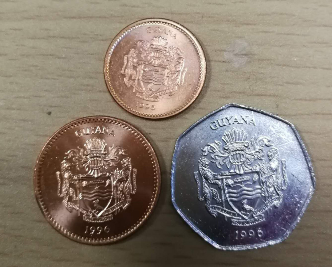 北京马甸外币专卖拍卖第三期，非贵金属硬币专场，陆续上新欢迎关注 圭亚那3枚1套，品相如图