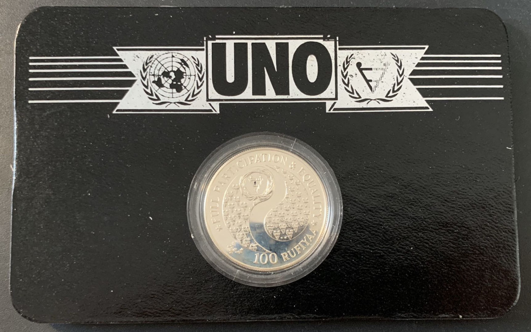 紫瑗钱币—微拍第49期  马尔代夫 1984年 残疾人年 100罗菲亚 28.28克 0.925银 精制 德国原装卡