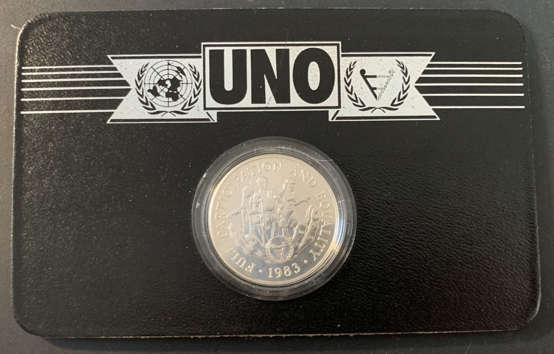 紫瑗钱币—微拍第49期  利比里亚 1983年 国际残疾人年 20元 28.28克 0.925银 精制 德国原装卡