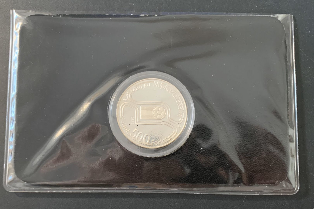 紫瑗钱币—微拍第49期  匈牙利 1981年 82西班牙世界杯  足球 500福林 28克 0.64银 精制 德国原装卡