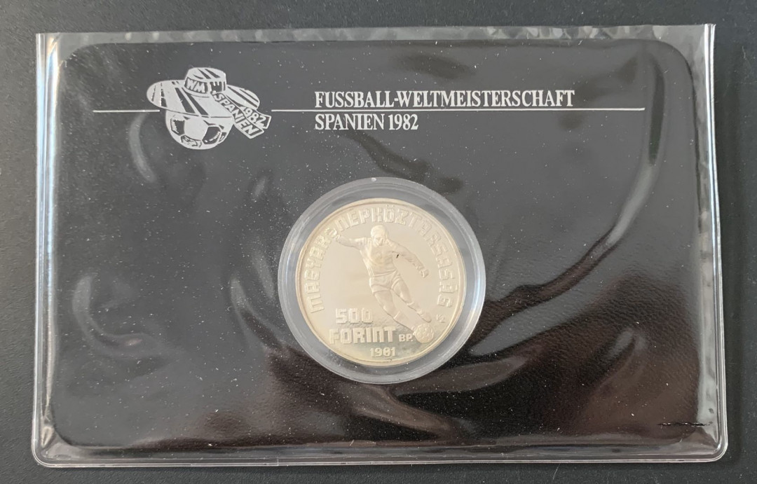 紫瑗钱币—微拍第49期  匈牙利 1981年 82西班牙世界杯  带球 500福林 28克 0.64银 精制 德国原装卡